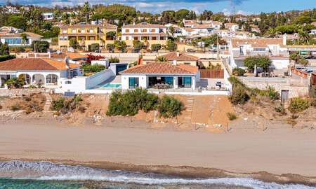 Stunning modern-Mediterranean-style beach villa for sale with frontal sea views, frontline beach in Mijas, Costa del Sol 54555