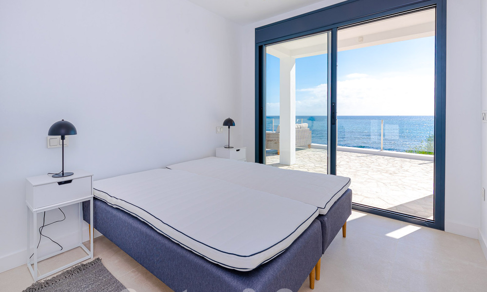 Stunning modern-Mediterranean-style beach villa for sale with frontal sea views, frontline beach in Mijas, Costa del Sol 54572