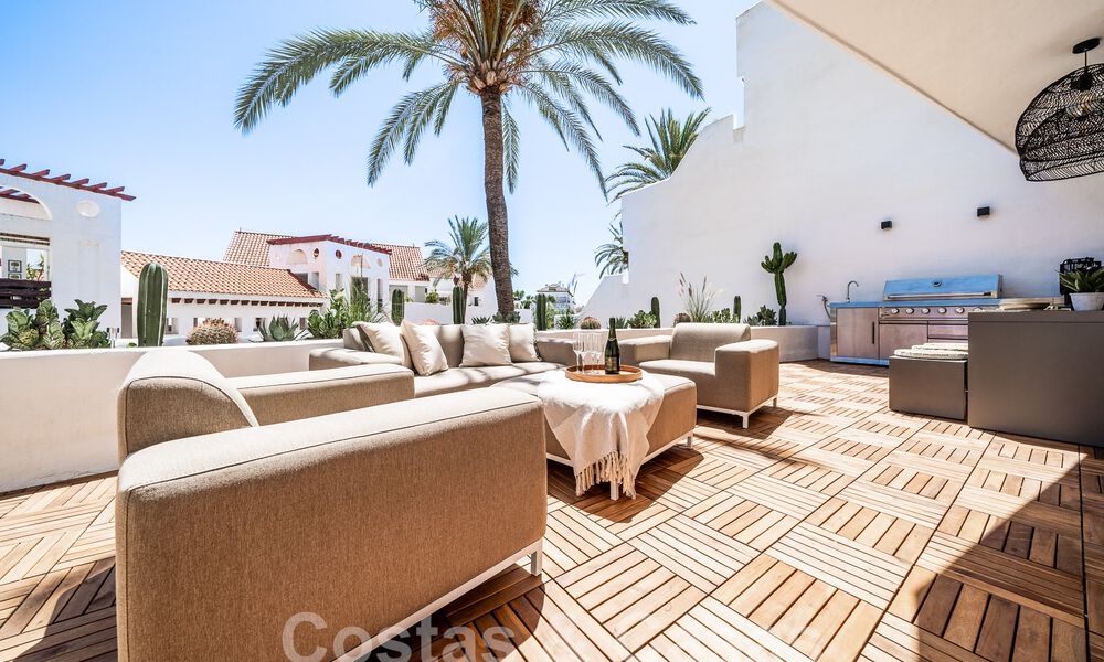 Luxurious renovated apartment with 4 bedrooms for sale in prestigious Nueva Andalucia, Marbella 54695