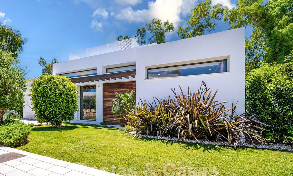 Detached luxury villa for sale in gated villa complex in the heart of the New Golden Mile between Marbella and Estepona 53845