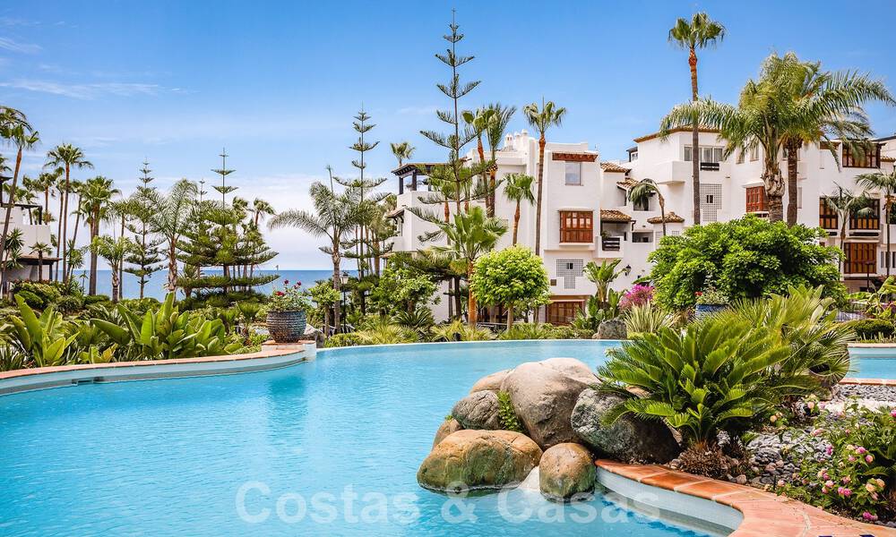 Mundane luxury apartment for sale, in Marina Puente Romano on Marbella's Golden Mile 53753