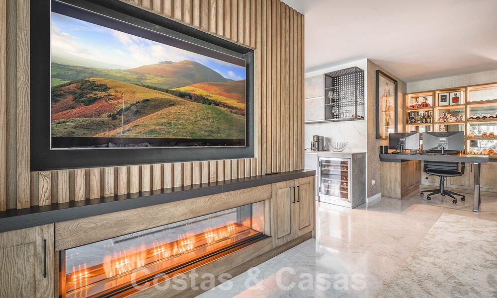 Mundane luxury apartment for sale, in Marina Puente Romano on Marbella's Golden Mile 53762