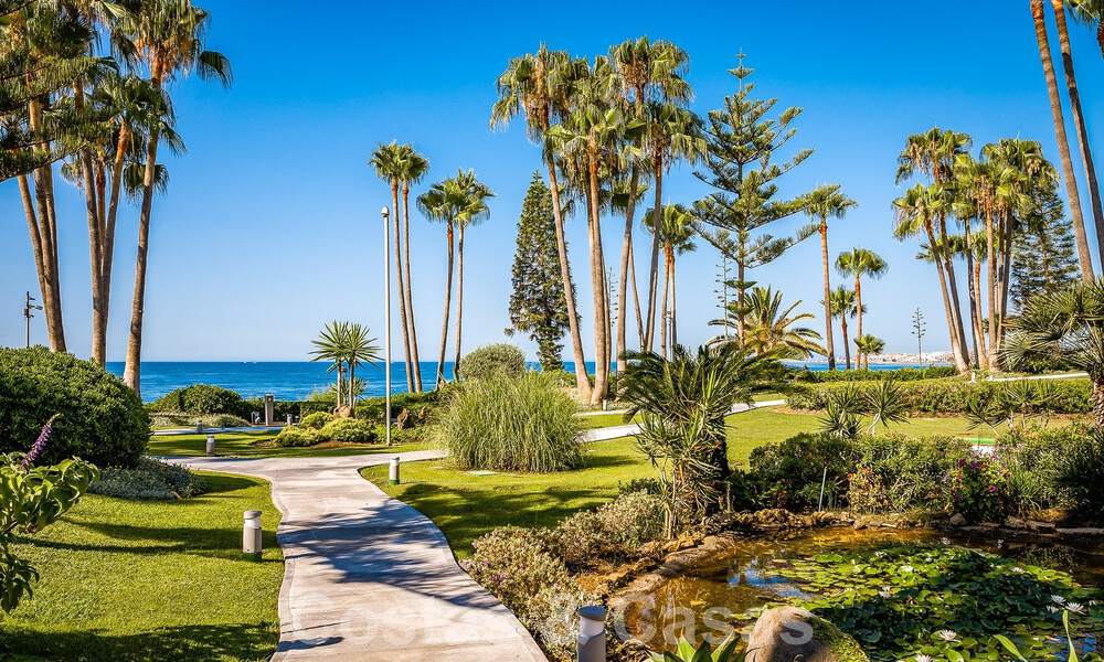 Mundane luxury apartment for sale, in Marina Puente Romano on Marbella's Golden Mile 53771