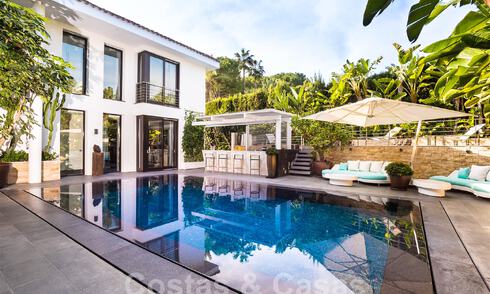 Spacious luxury villa with a modern-Mediterranean architectural style for sale in the prestigious beachside neighbourhood of Los Monteros, East Marbella 54595