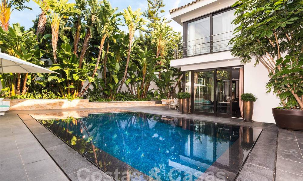 Spacious luxury villa with a modern-Mediterranean architectural style for sale in the prestigious beachside neighbourhood of Los Monteros, East Marbella 54597