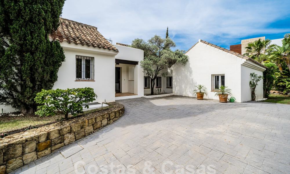 Luxury villa for sale in a Spanish architectural style in the prestigious gated urbanisation of Cascada de Camojan, Marbella 54851