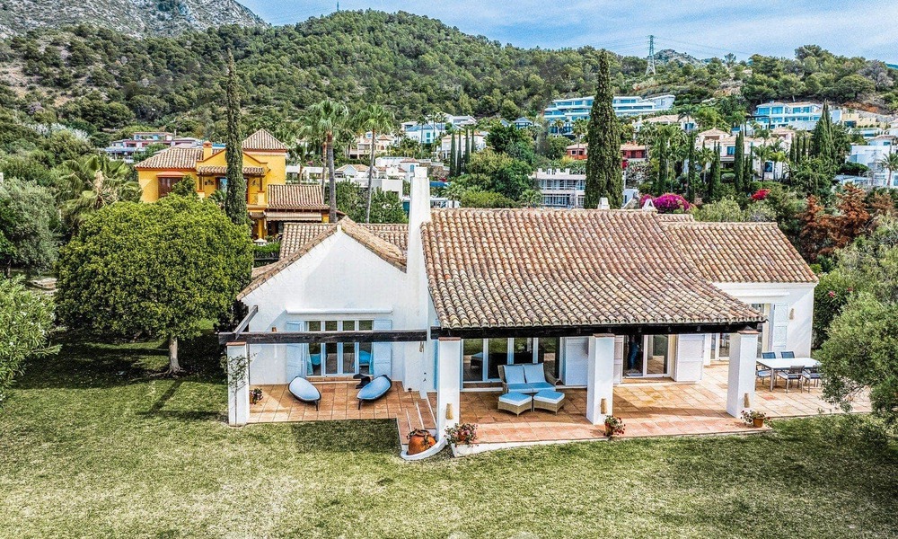 Luxury villa for sale in a Spanish architectural style in the prestigious gated urbanisation of Cascada de Camojan, Marbella 54858