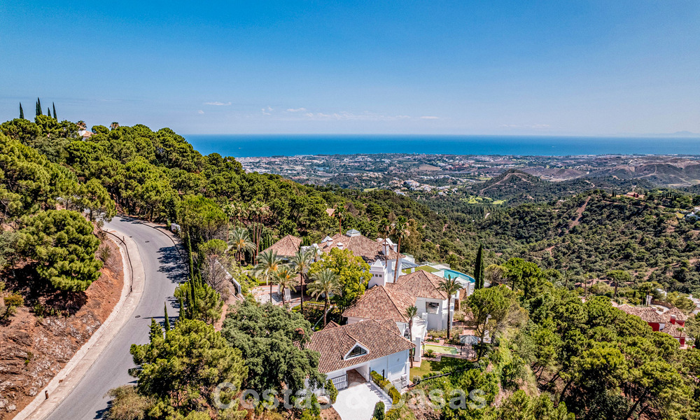Boutique resort-style villa for sale with open sea views, nestled in the lush greenery of the exclusive La Zagaleta golf resort, Marbella - Benahavis 54056