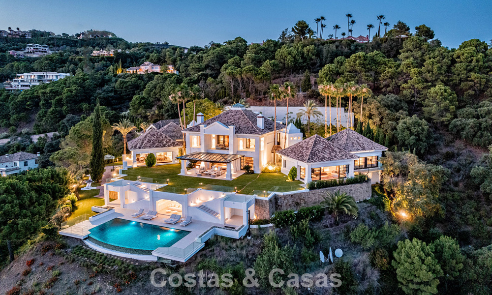 Boutique resort-style villa for sale with open sea views, nestled in the lush greenery of the exclusive La Zagaleta golf resort, Marbella - Benahavis 54112