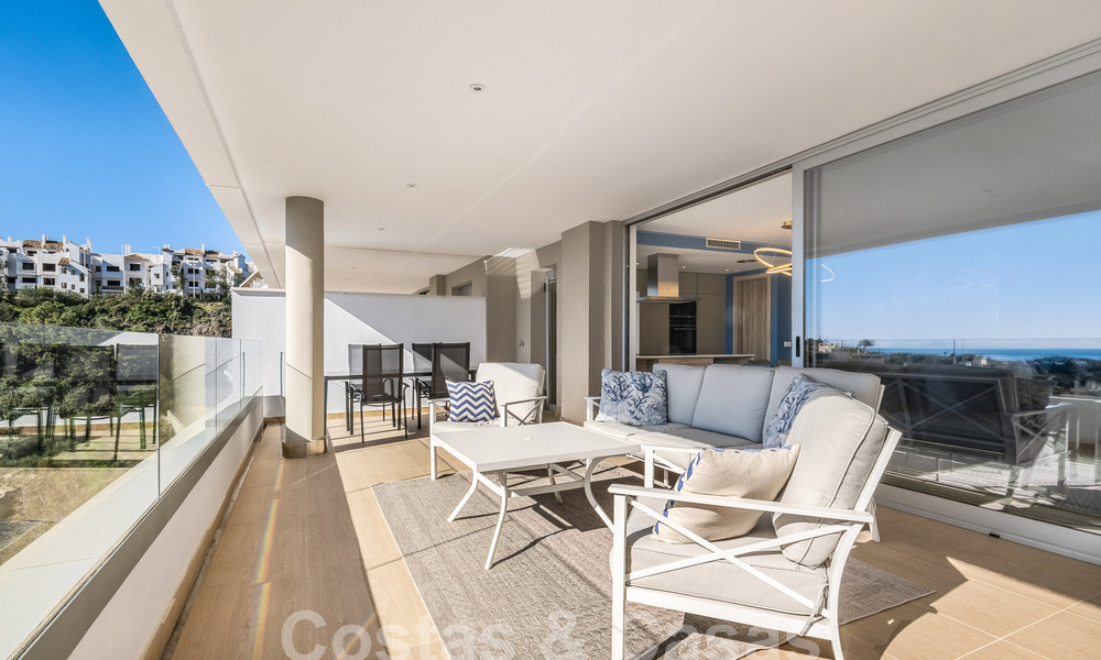 Move-in ready apartment for sale with sweeping views of the valley and sea in exclusive Marbella – Benahavis 55022