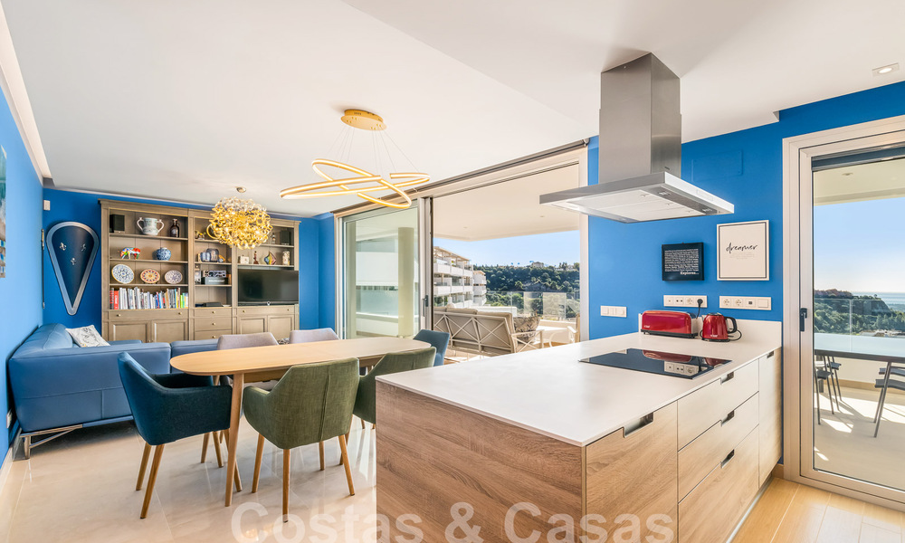 Move-in ready apartment for sale with sweeping views of the valley and sea in exclusive Marbella – Benahavis 55023