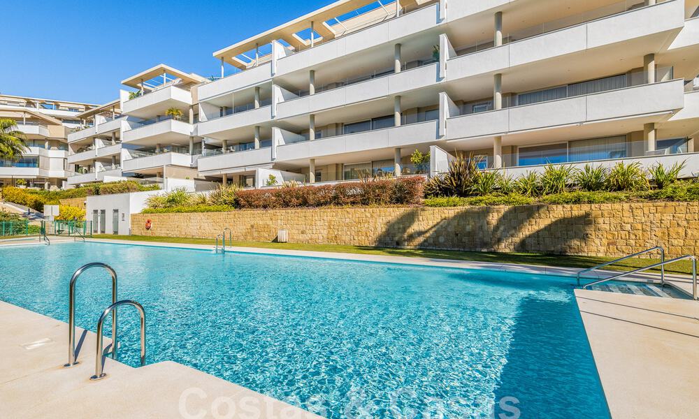 Move-in ready apartment for sale with sweeping views of the valley and sea in exclusive Marbella – Benahavis 55033