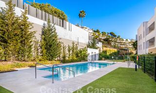 Move-in ready apartment for sale with sweeping views of the valley and sea in exclusive Marbella – Benahavis 55034 