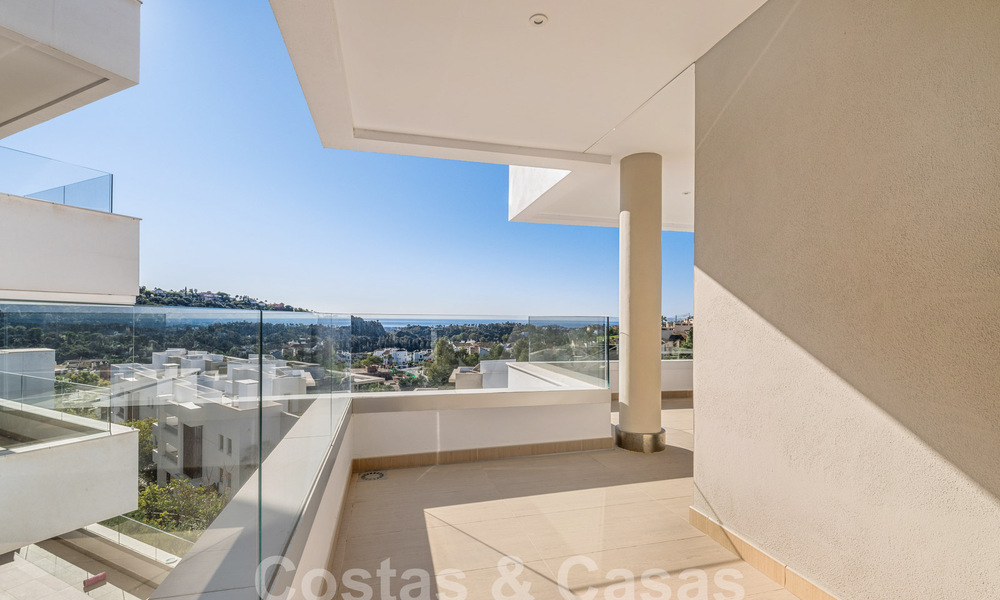 Move-in ready apartment for sale with sweeping views of the valley and sea in exclusive Marbella – Benahavis 55035