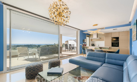 Move-in ready apartment for sale with sweeping views of the valley and sea in exclusive Marbella – Benahavis 55036