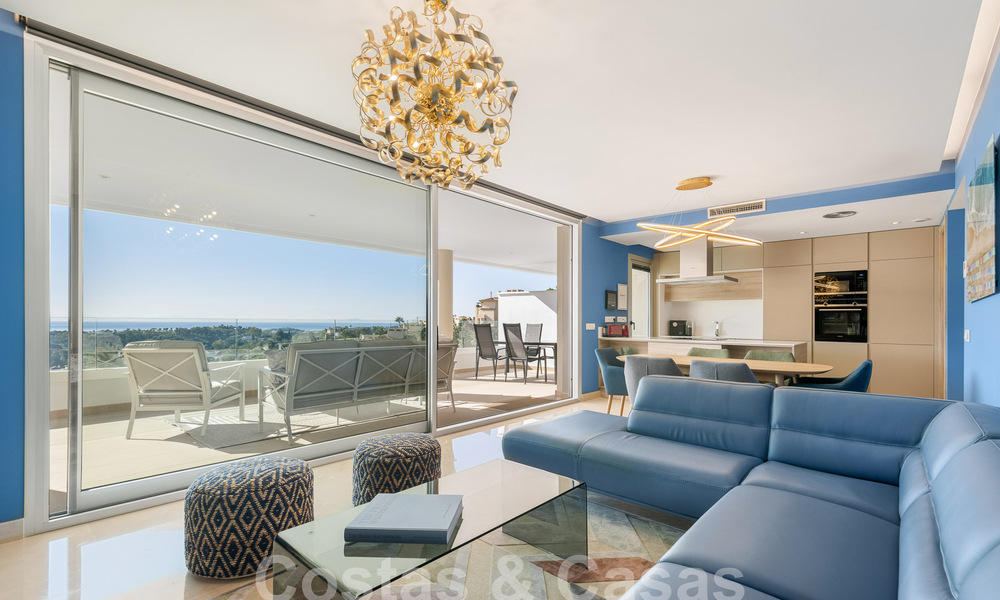 Move-in ready apartment for sale with sweeping views of the valley and sea in exclusive Marbella – Benahavis 55036