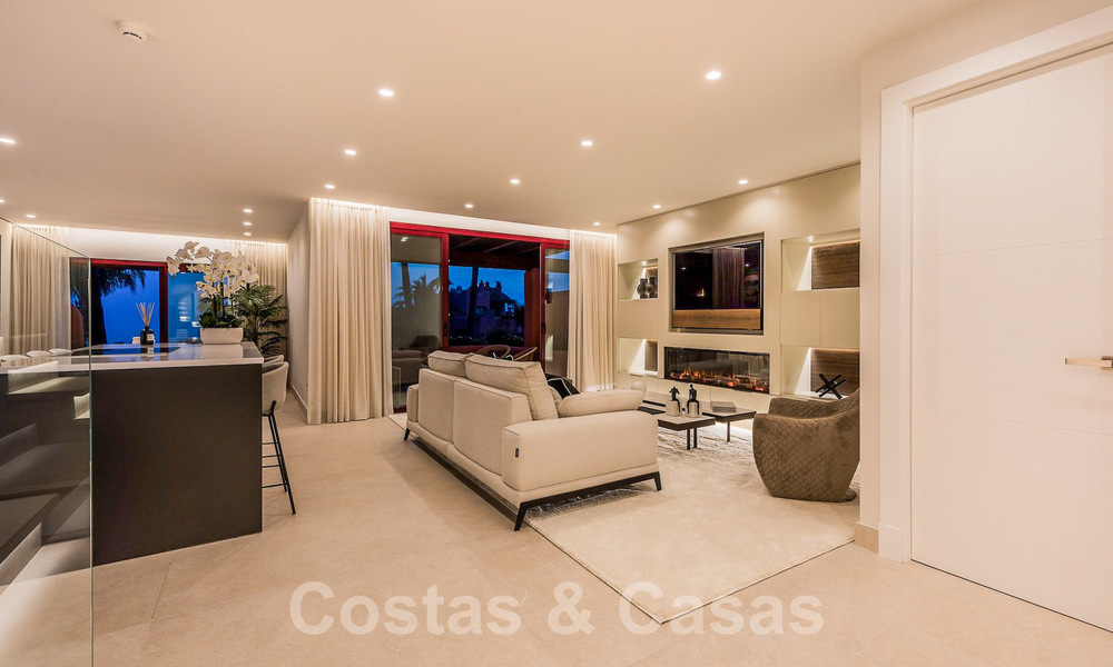 Luxury penthouse for sale in an exclusive beachfront complex on the New Golden Mile, Marbella - Estepona 55119