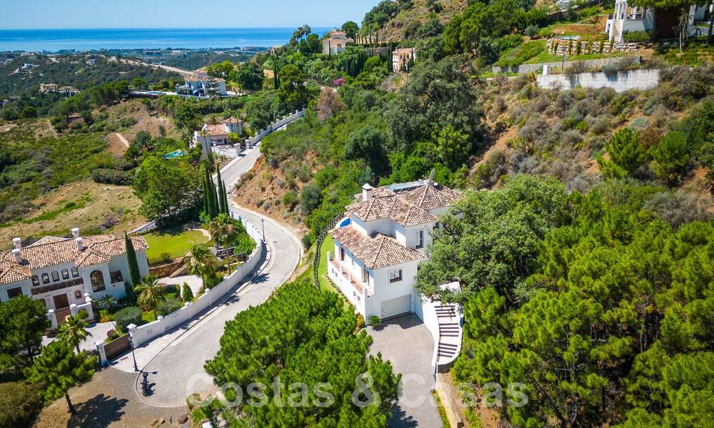 Detached luxury villa in a classic Spanish style for sale with sublime sea views in Marbella - Benahavis 55132