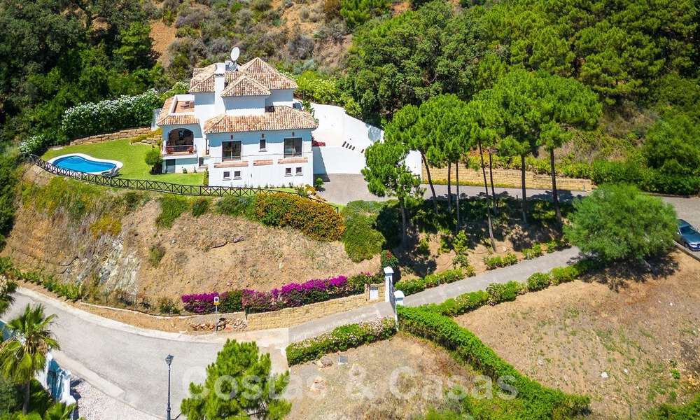Detached luxury villa in a classic Spanish style for sale with sublime sea views in Marbella - Benahavis 55133