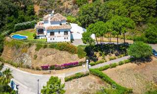 Detached luxury villa in a classic Spanish style for sale with sublime sea views in Marbella - Benahavis 55133 