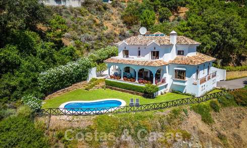Detached luxury villa in a classic Spanish style for sale with sublime sea views in Marbella - Benahavis 55134