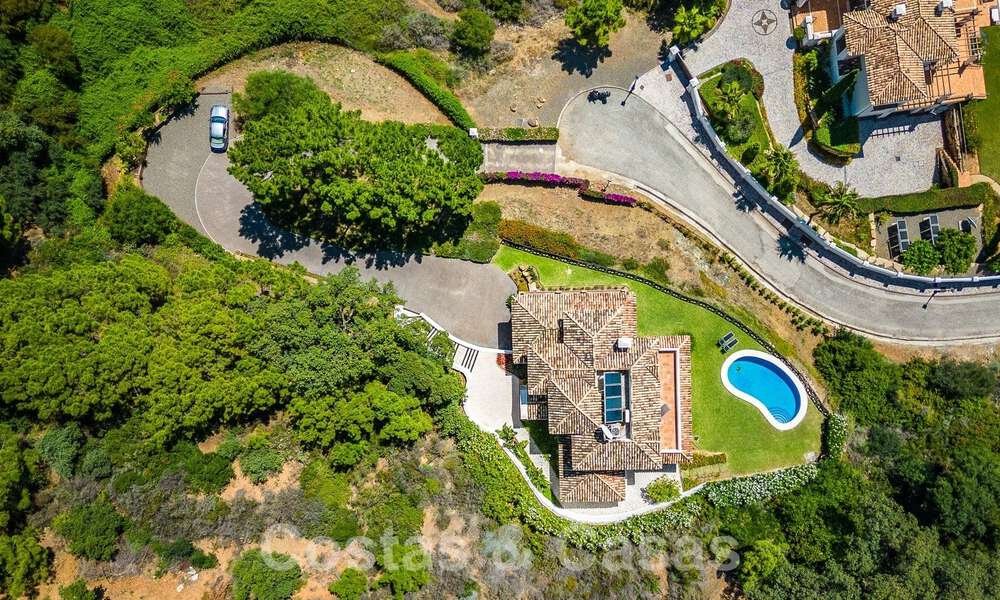 Detached luxury villa in a classic Spanish style for sale with sublime sea views in Marbella - Benahavis 55135