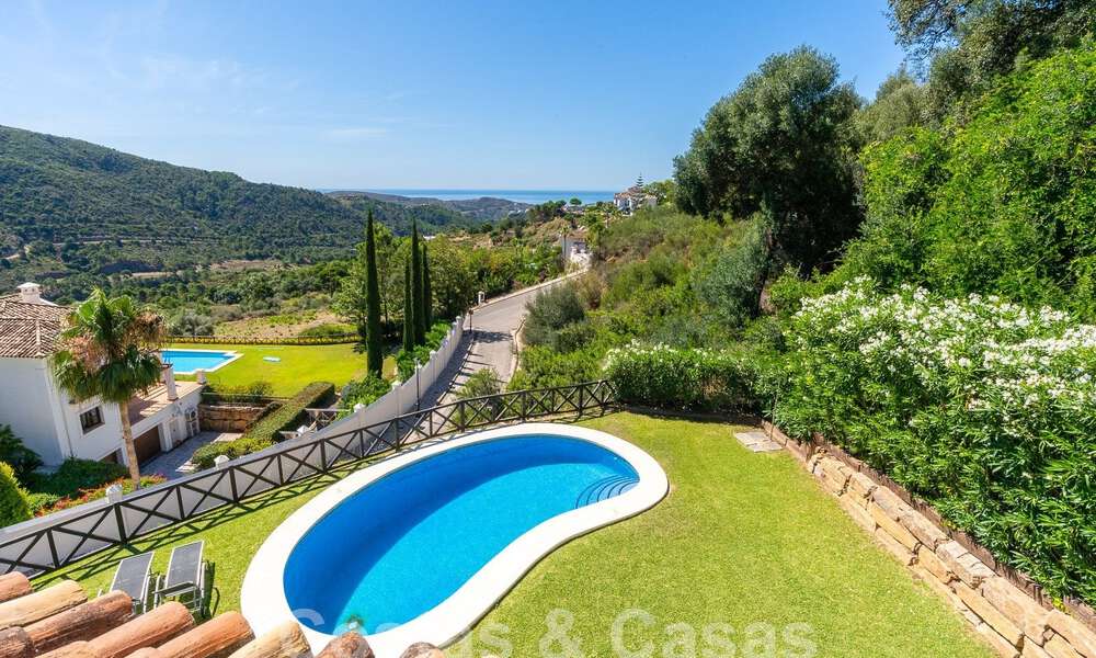 Detached luxury villa in a classic Spanish style for sale with sublime sea views in Marbella - Benahavis 55157