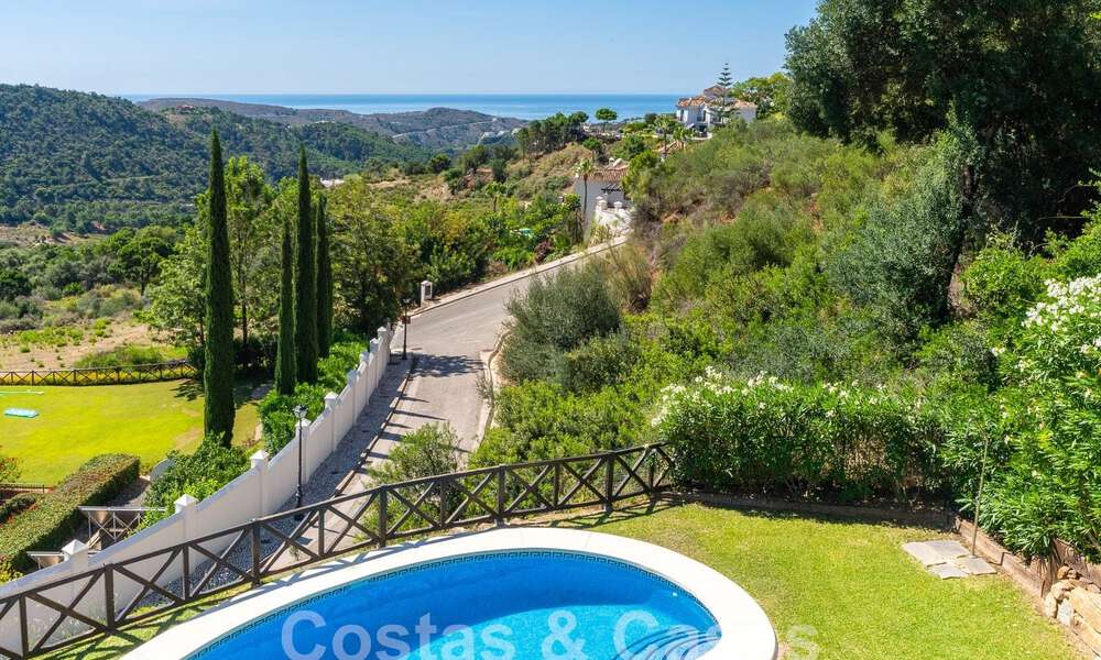 Detached luxury villa in a classic Spanish style for sale with sublime sea views in Marbella - Benahavis 55158