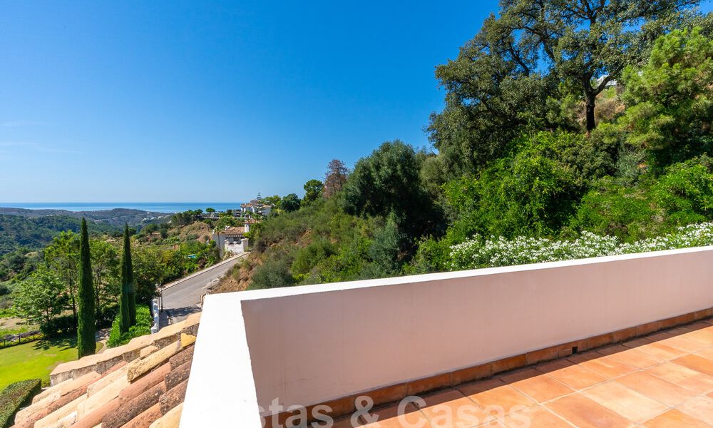 Detached luxury villa in a classic Spanish style for sale with sublime sea views in Marbella - Benahavis 55159