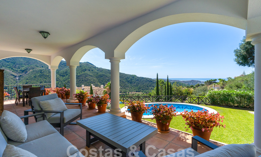 Detached luxury villa in a classic Spanish style for sale with sublime sea views in Marbella - Benahavis 55173