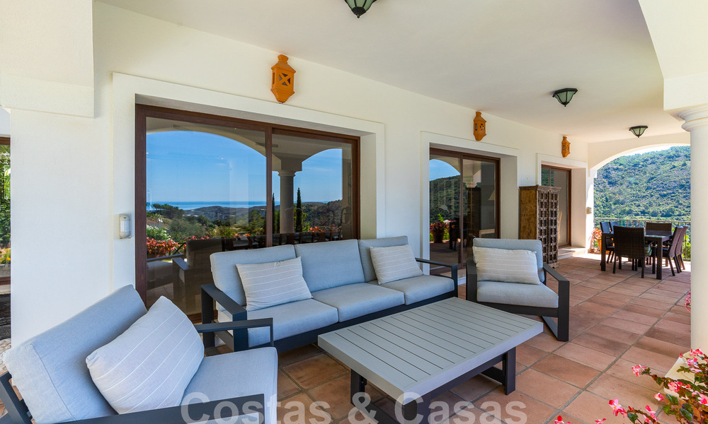 Detached luxury villa in a classic Spanish style for sale with sublime sea views in Marbella - Benahavis 55176