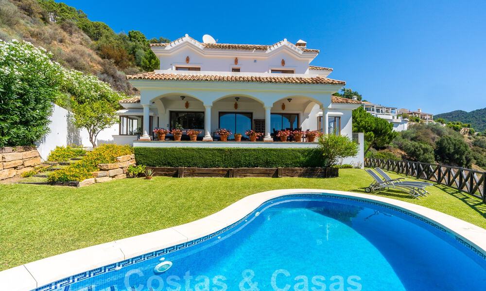 Detached luxury villa in a classic Spanish style for sale with sublime sea views in Marbella - Benahavis 55180