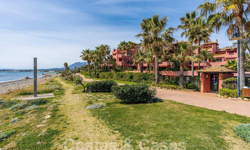 Luxury garden apartment for sale in a frontline beach complex on the New Golden Mile between Marbella and Estepona 55310
