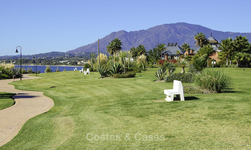 Luxury garden apartment for sale in a frontline beach complex on the New Golden Mile between Marbella and Estepona 55320