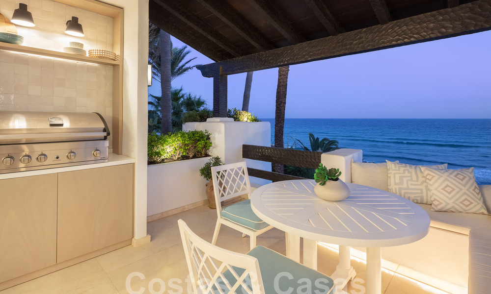 Luxury beachfront penthouse for sale with frontal sea views in Puente Romano on Marbella's Golden Mile 55065