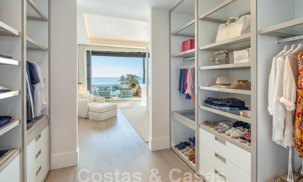 Luxury beachfront penthouse for sale with frontal sea views in Puente Romano on Marbella's Golden Mile 55069