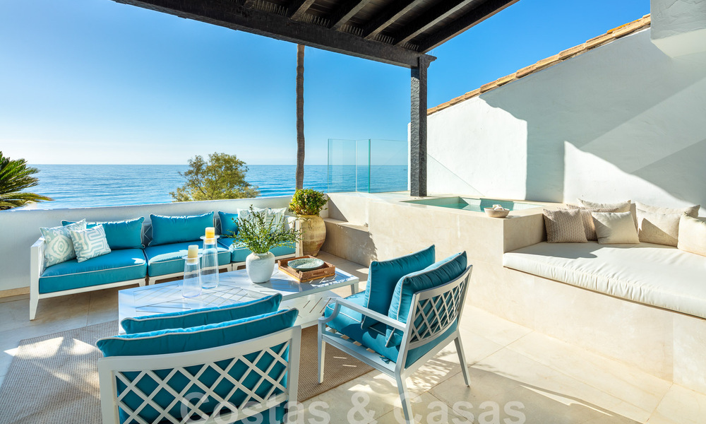 Luxury beachfront penthouse for sale with frontal sea views in Puente Romano on Marbella's Golden Mile 55075