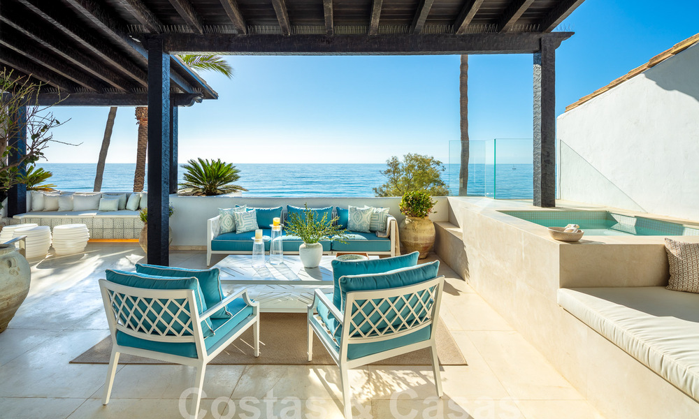 Luxury beachfront penthouse for sale with frontal sea views in Puente Romano on Marbella's Golden Mile 55076