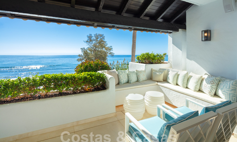 Luxury beachfront penthouse for sale with frontal sea views in Puente Romano on Marbella's Golden Mile 55088