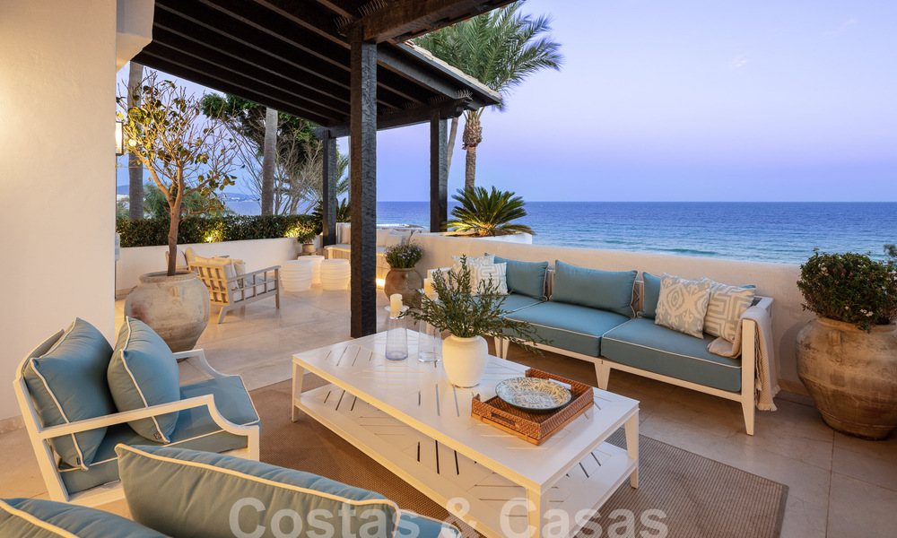 Luxury beachfront penthouse for sale with frontal sea views in Puente Romano on Marbella's Golden Mile 55093