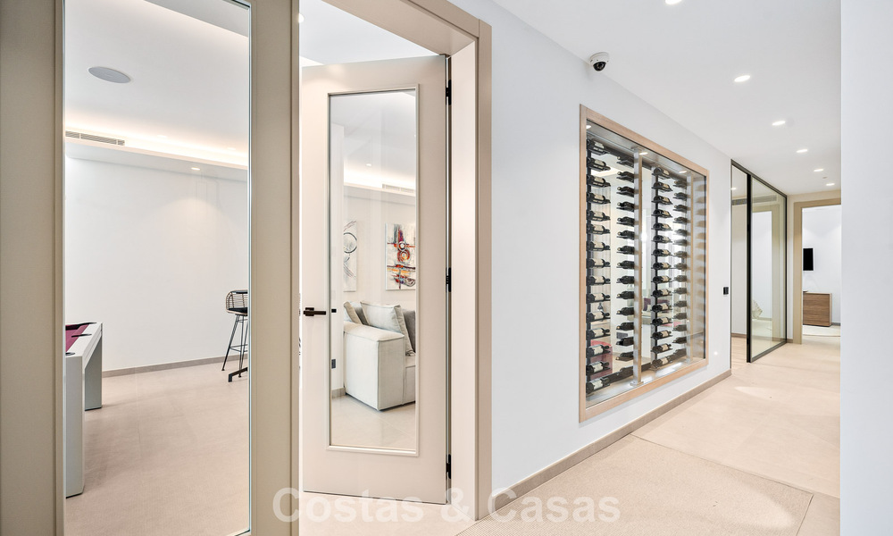 Spacious contemporary luxury villa located on frontline golf with views of La Concha mountain in Nueva Andalucia, Marbella 786389
