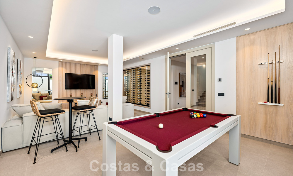 Spacious contemporary luxury villa located on frontline golf with views of La Concha mountain in Nueva Andalucia, Marbella 786390