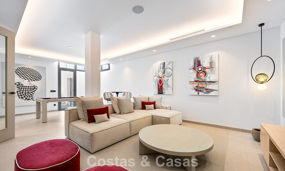 Spacious contemporary luxury villa located on frontline golf with views of La Concha mountain in Nueva Andalucia, Marbella 786391