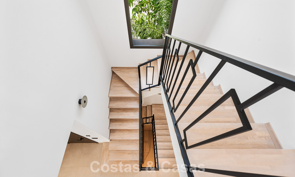 Spacious contemporary luxury villa located on frontline golf with views of La Concha mountain in Nueva Andalucia, Marbella 786404