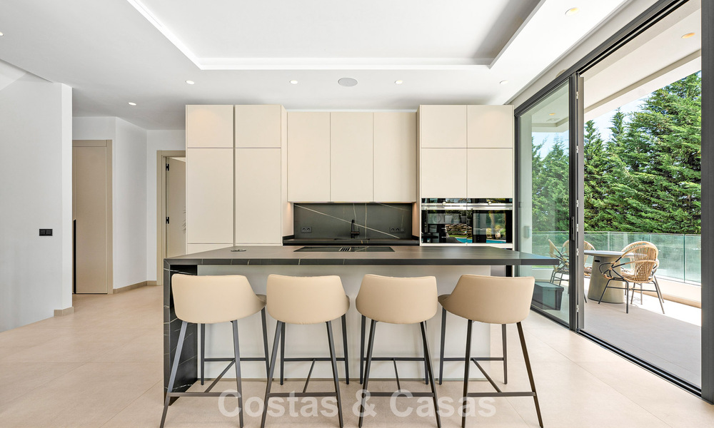 Spacious contemporary luxury villa located on frontline golf with views of La Concha mountain in Nueva Andalucia, Marbella 786405