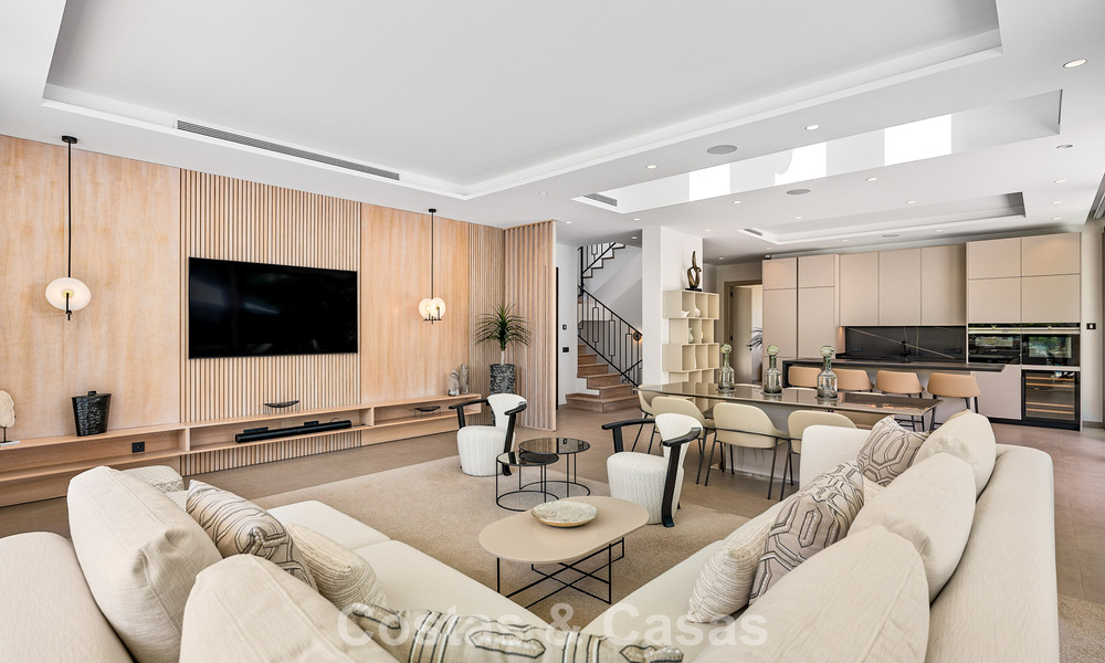 Spacious contemporary luxury villa located on frontline golf with views of La Concha mountain in Nueva Andalucia, Marbella 786408