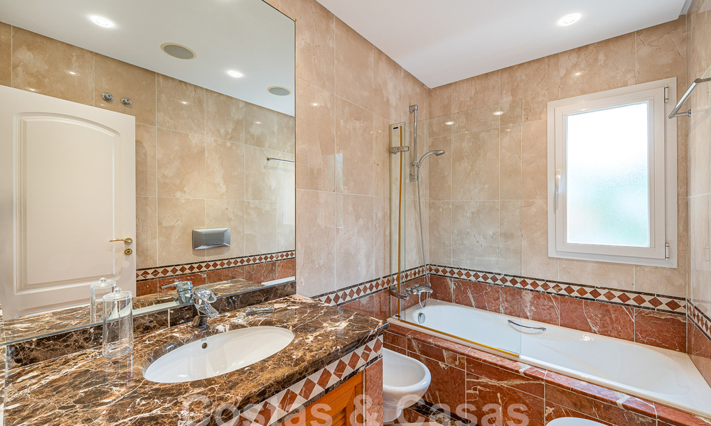 Move-in ready luxury apartment for sale in prestigious Sierra Blanca complex on Marbella's Golden Mile 54968