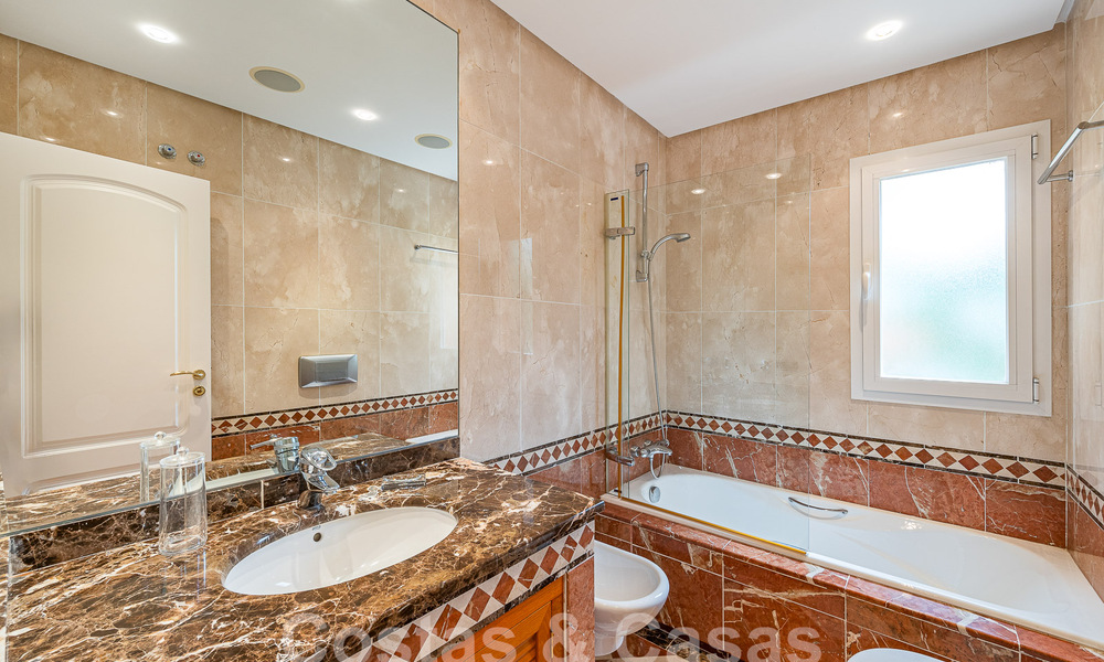 Move-in ready luxury apartment for sale in prestigious Sierra Blanca complex on Marbella's Golden Mile 54968
