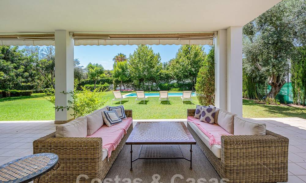 Mediterranean single-storey luxury villa for sale in a gated and secure residential area on the Golden Mile in Marbella 55742