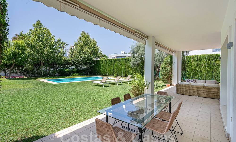 Mediterranean single-storey luxury villa for sale in a gated and secure residential area on the Golden Mile in Marbella 55743